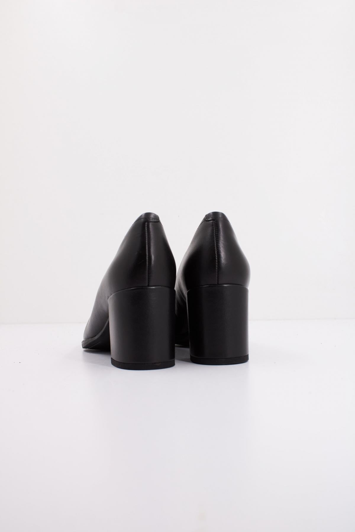 CLARKS FREVA COURT en color NEGRO  (4)