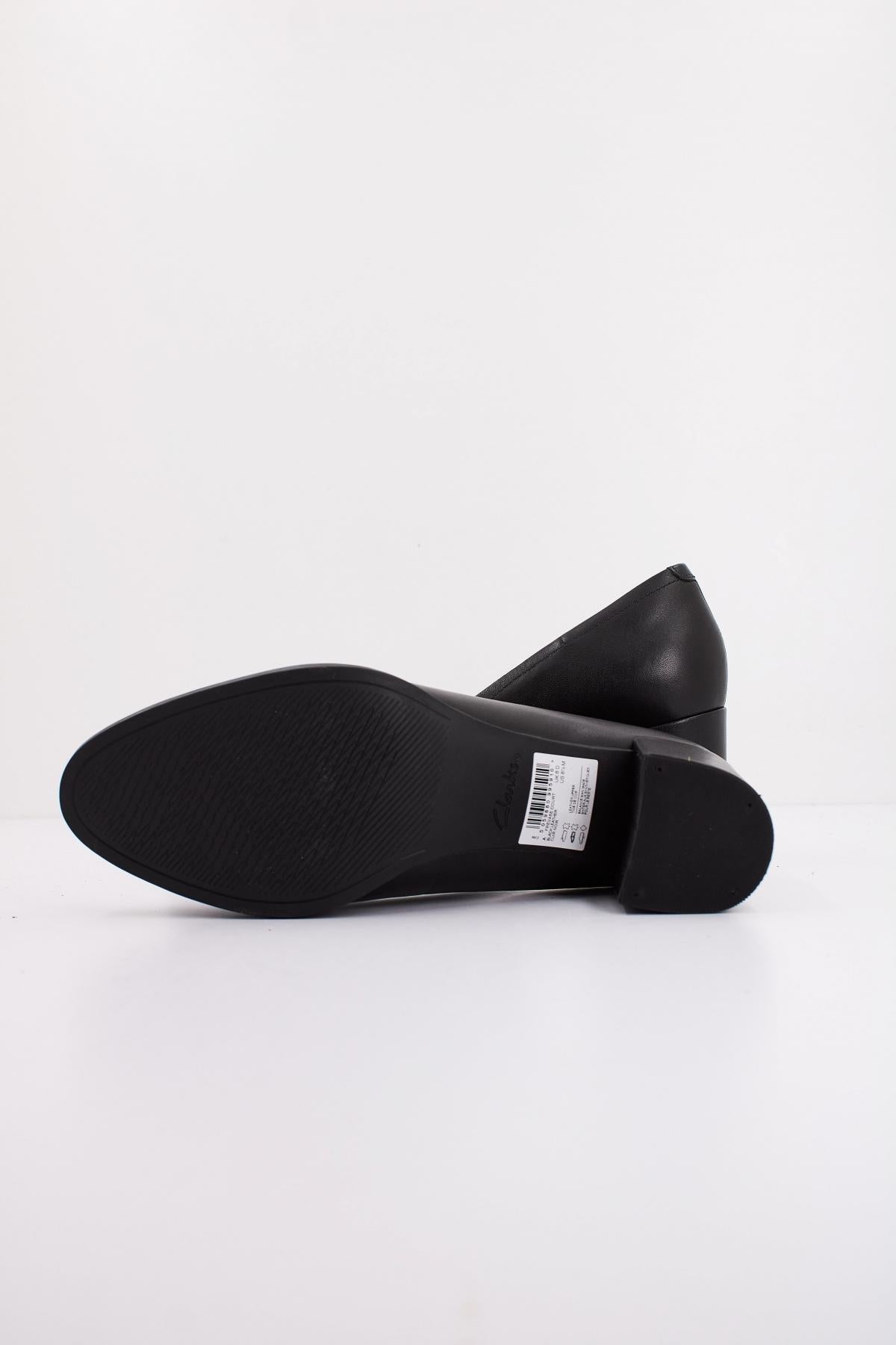 CLARKS FREVA COURT en color NEGRO  (5)
