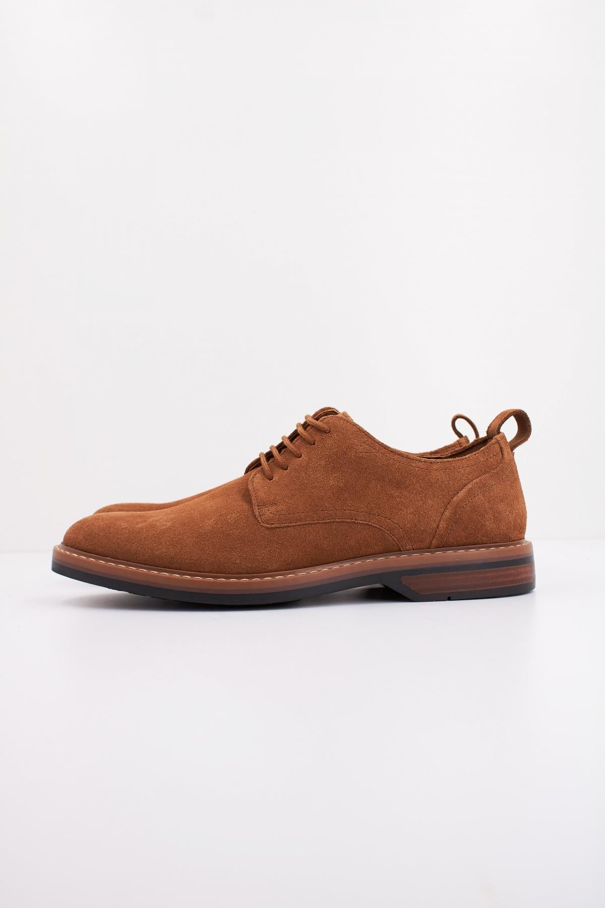 CLARKS  ALDWIN LACE SUEDE en color MARRON  (1)