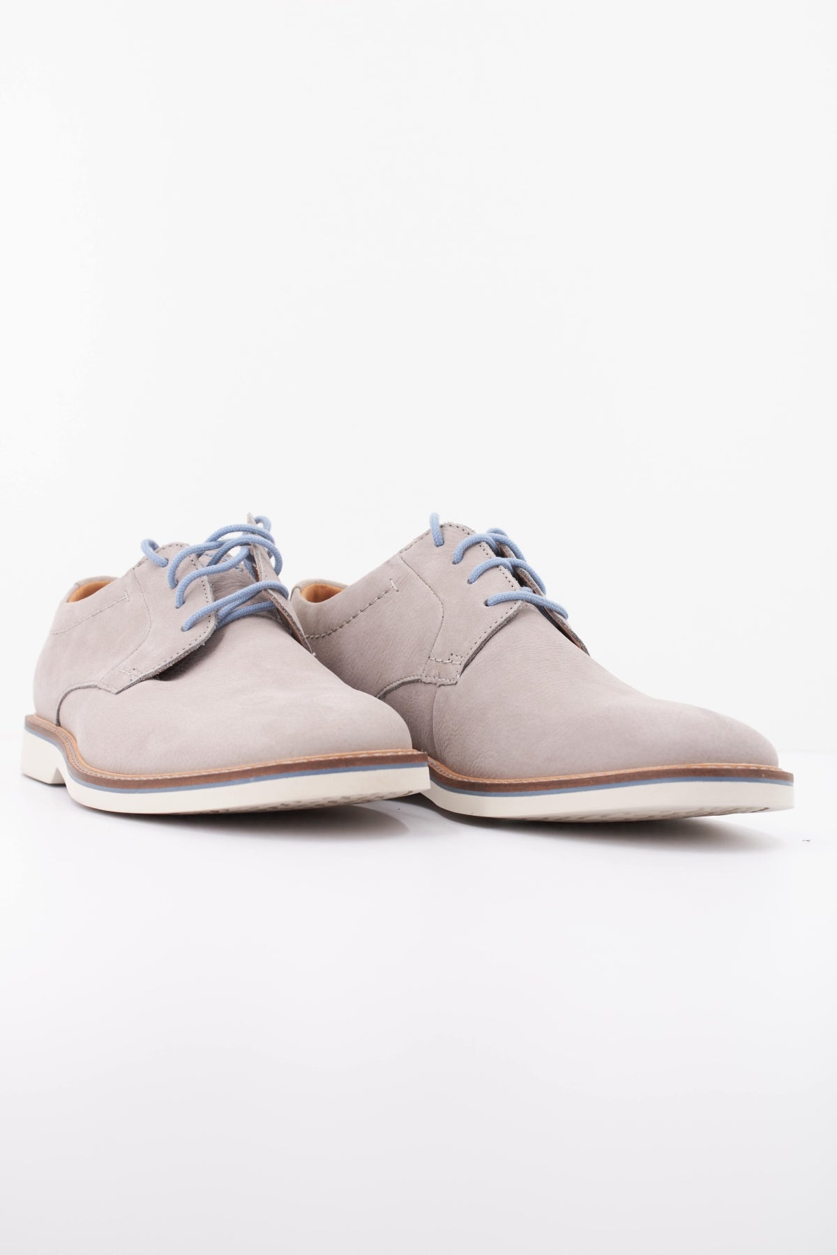 CLARKS ATTICUS LTLACE en color GRIS  (2)