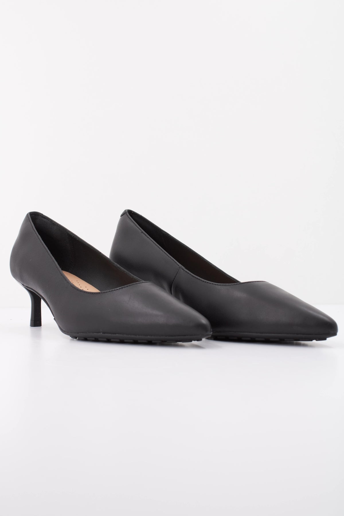 CLARKS ADELA COURT en color NEGRO  (2)