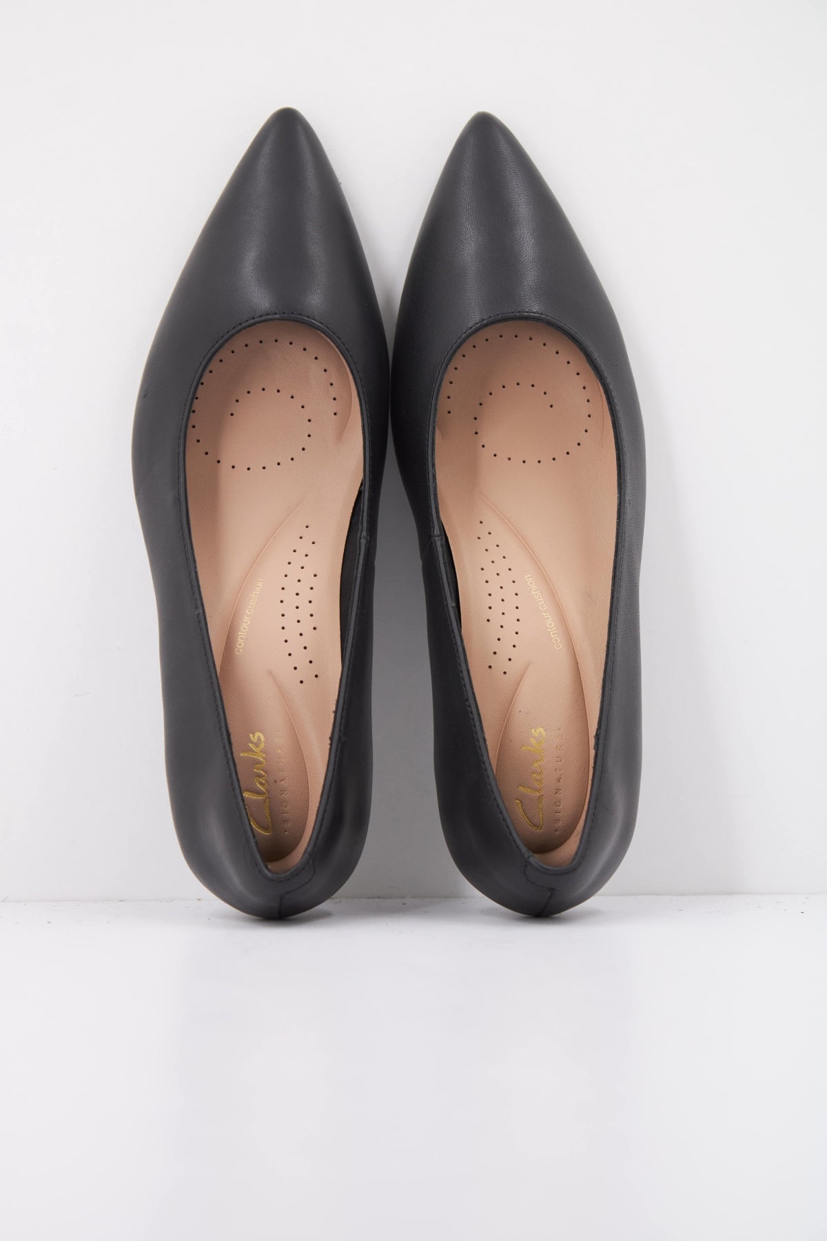 CLARKS ADELA COURT en color NEGRO  (3)