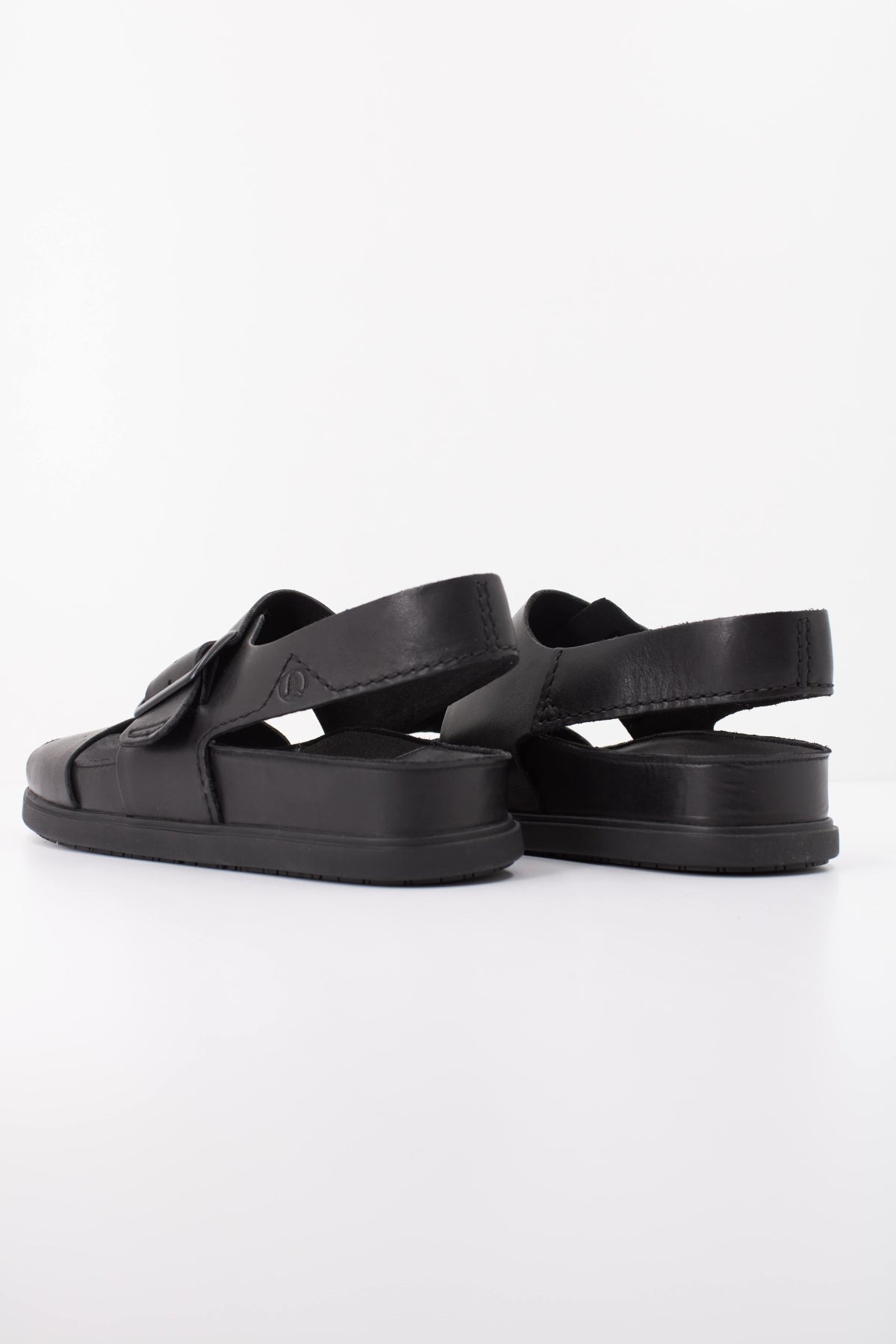 CLARKS TORFOR STRAP en color NEGRO  (4)