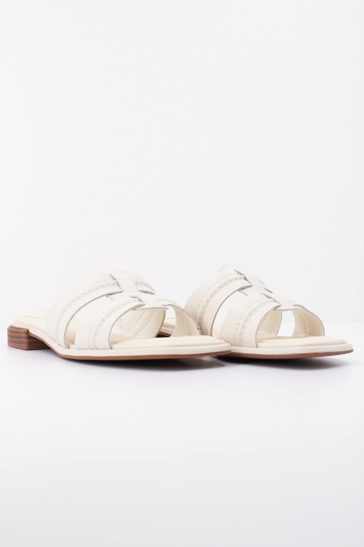 CLARKS ARIANY MULE en color BLANCO  (2)