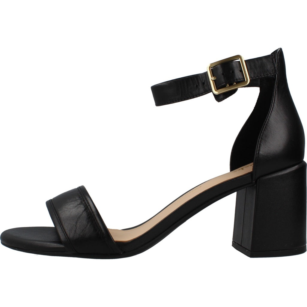 CLARKS EZORIA MAE en color NEGRO  (2)