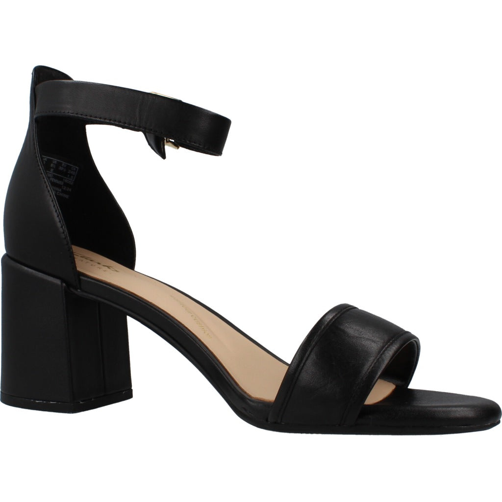 CLARKS EZORIA MAE en color NEGRO  (5)