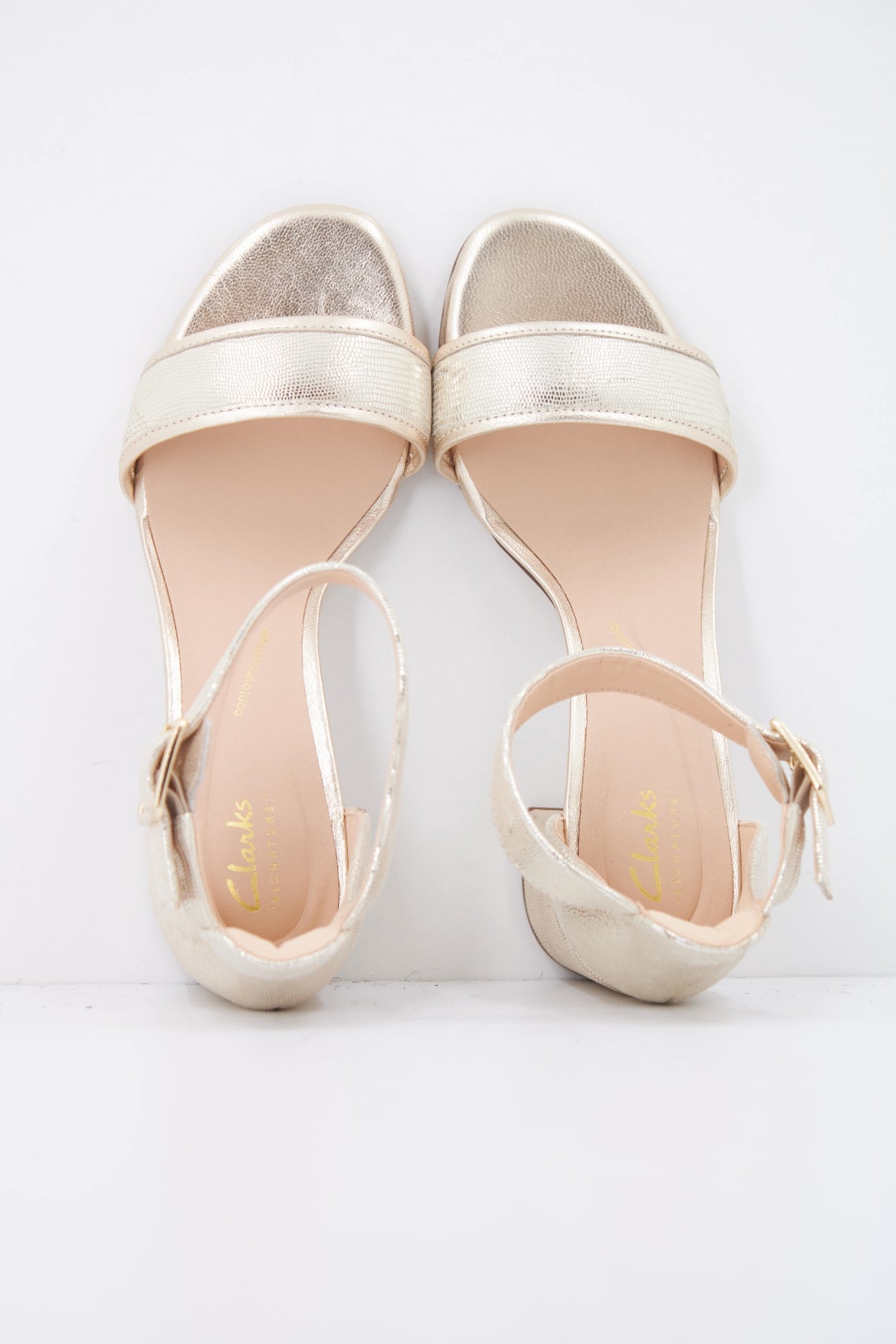 CLARKS EZORIA MAE en color ORO  (3)