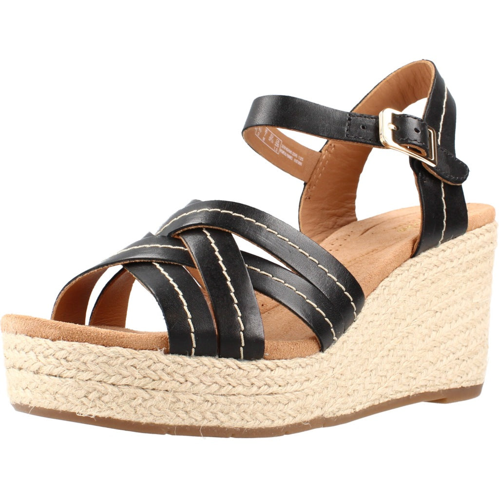 CLARKS SABINA STRAP en color NEGRO  (1)