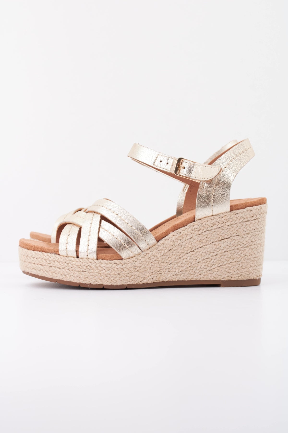 CLARKS SABINA STRAP en color ORO  (1)