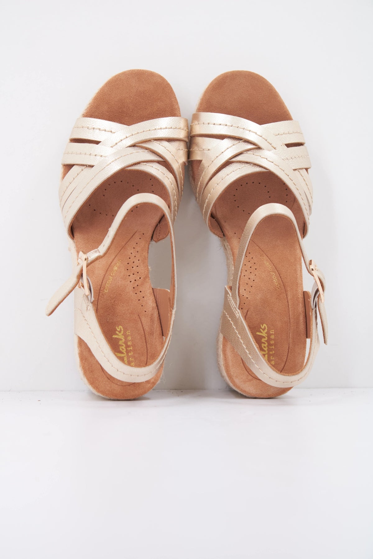 CLARKS SABINA STRAP en color ORO  (3)
