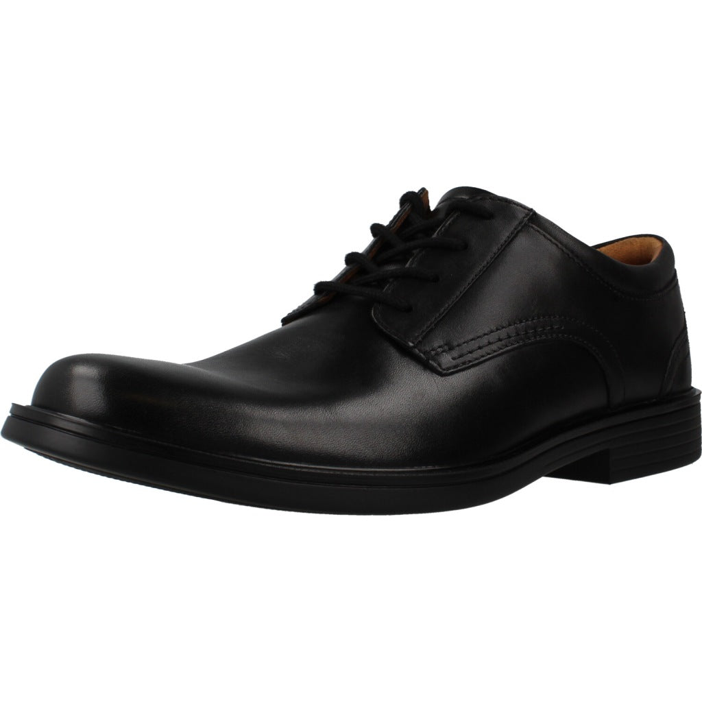 CLARKS C UN ALDRIC LACE en color NEGRO  (1)