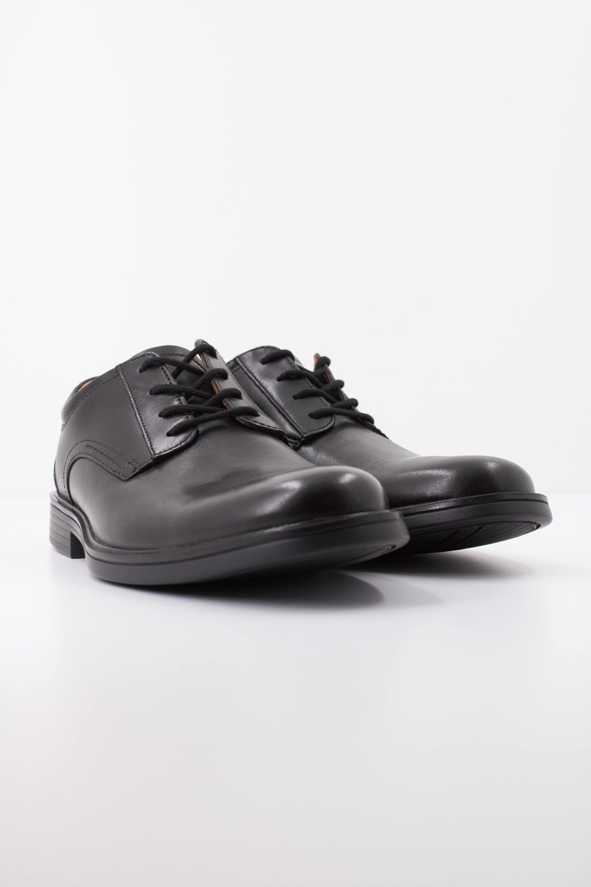 CLARKS C UN ALDRIC LACE en color NEGRO  (2)