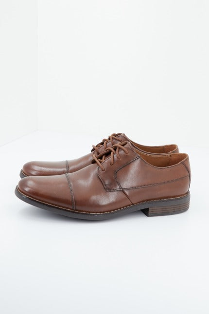 CLARKS  BECKEN CAP en color MARRON  (1)