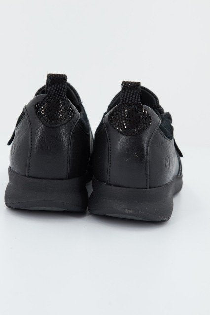 CLARKS UN ADORN ZIP en color NEGRO  (4)