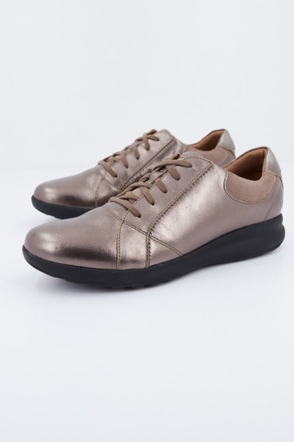 CLARKS UN ADORN LACE en color BRONCE  (1)