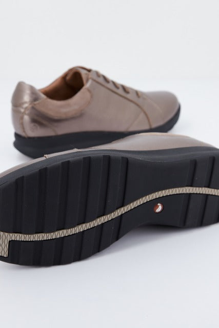 CLARKS UN ADORN LACE en color BRONCE  (4)