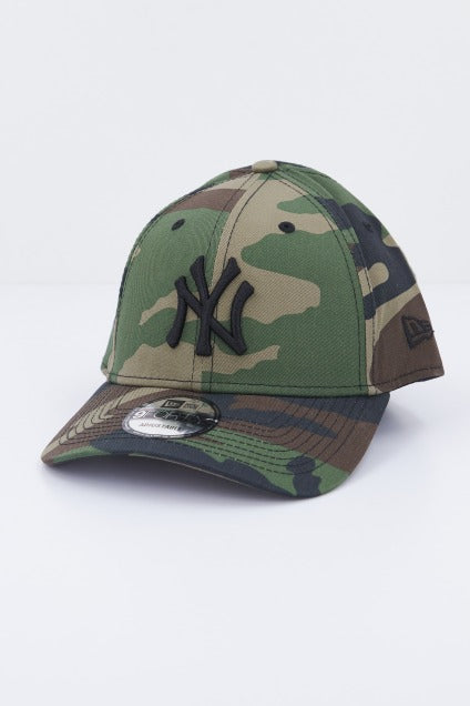 NEW ERA LEAGUE ESSENTIAL FORTY NE en color VERDE  (1)