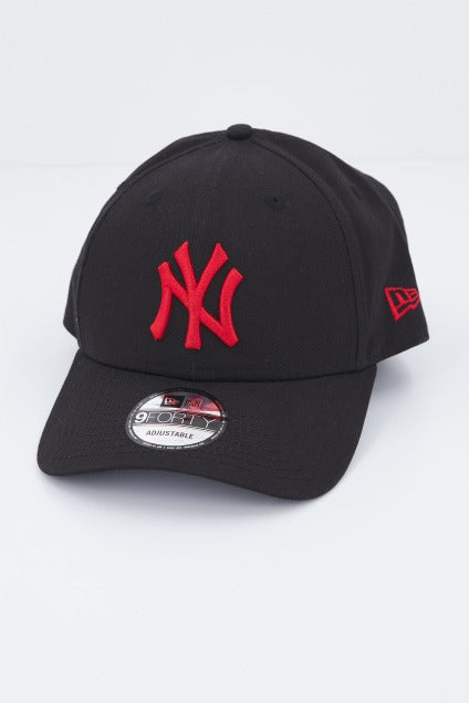 NEW ERA LEAGUE ESSENTIAL  NEYYA en color NEGRO  (1)