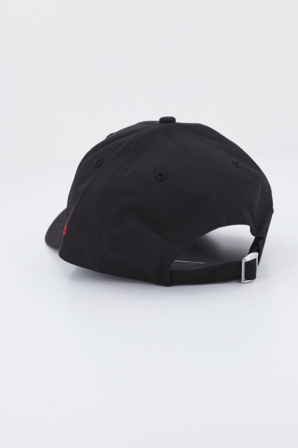 NEW ERA LEAGUE ESSENTIAL  NEYYA en color NEGRO  (3)