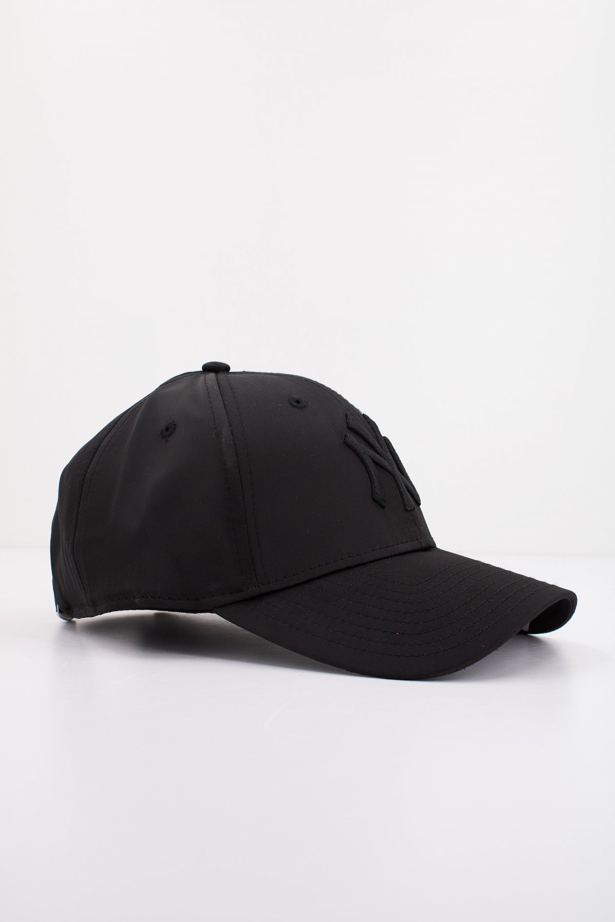 NEW ERA FEMALE SATIN FORTY en color NEGRO  (2)