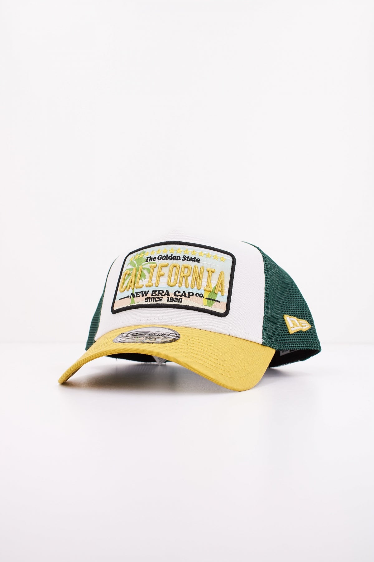 NEW ERA PATCH TRUCKER en color VERDE  (2)