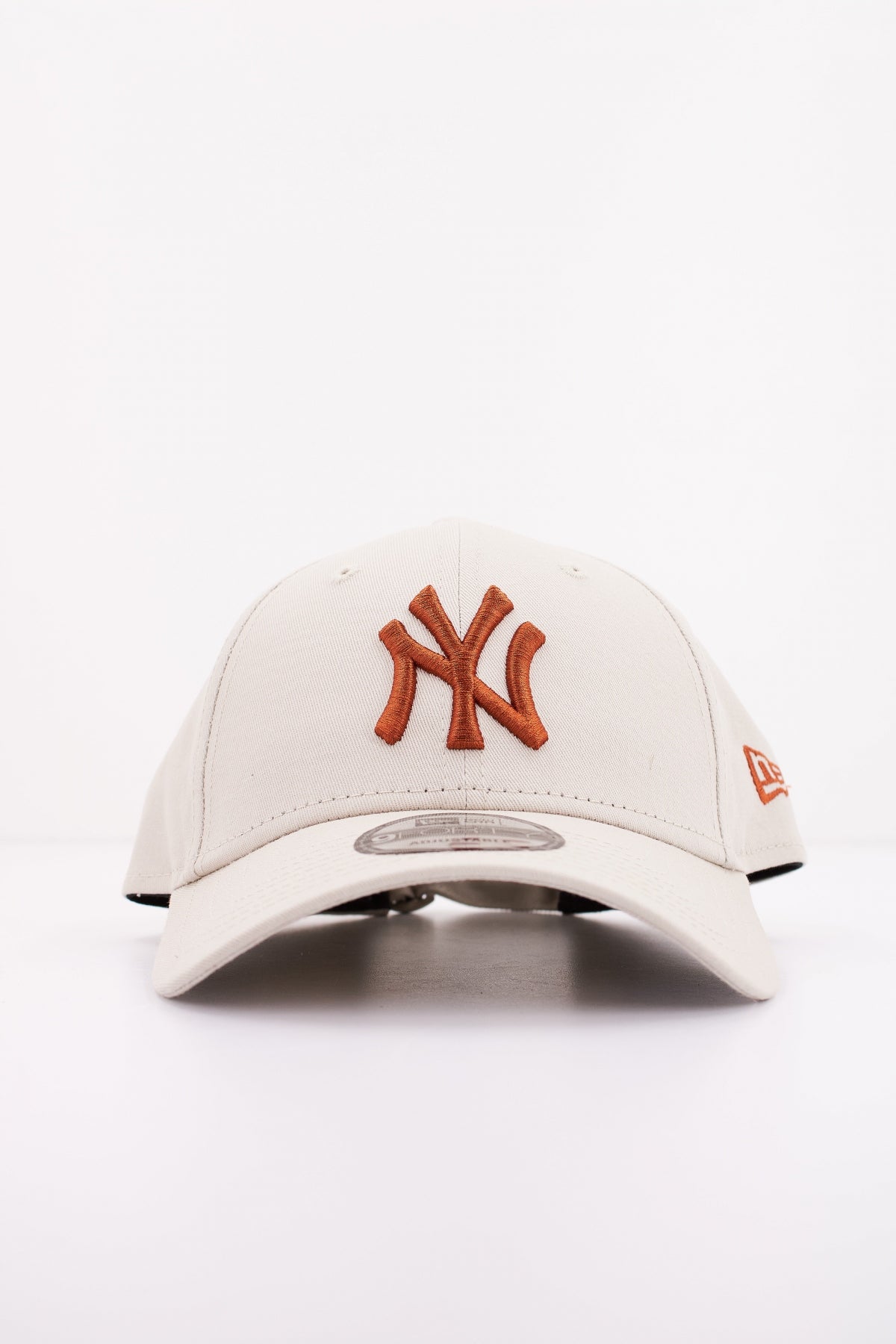 NEW ERA LEAGUE ESSENTIAL FORTY en color BEIS  (1)