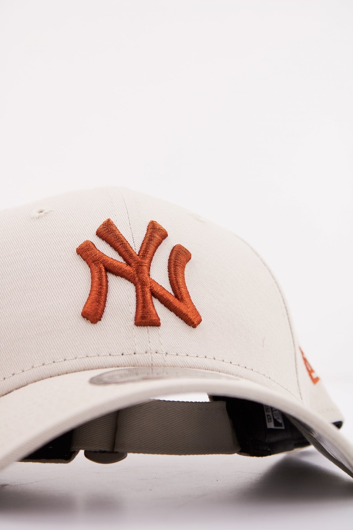 NEW ERA LEAGUE ESSENTIAL FORTY en color BEIS  (4)