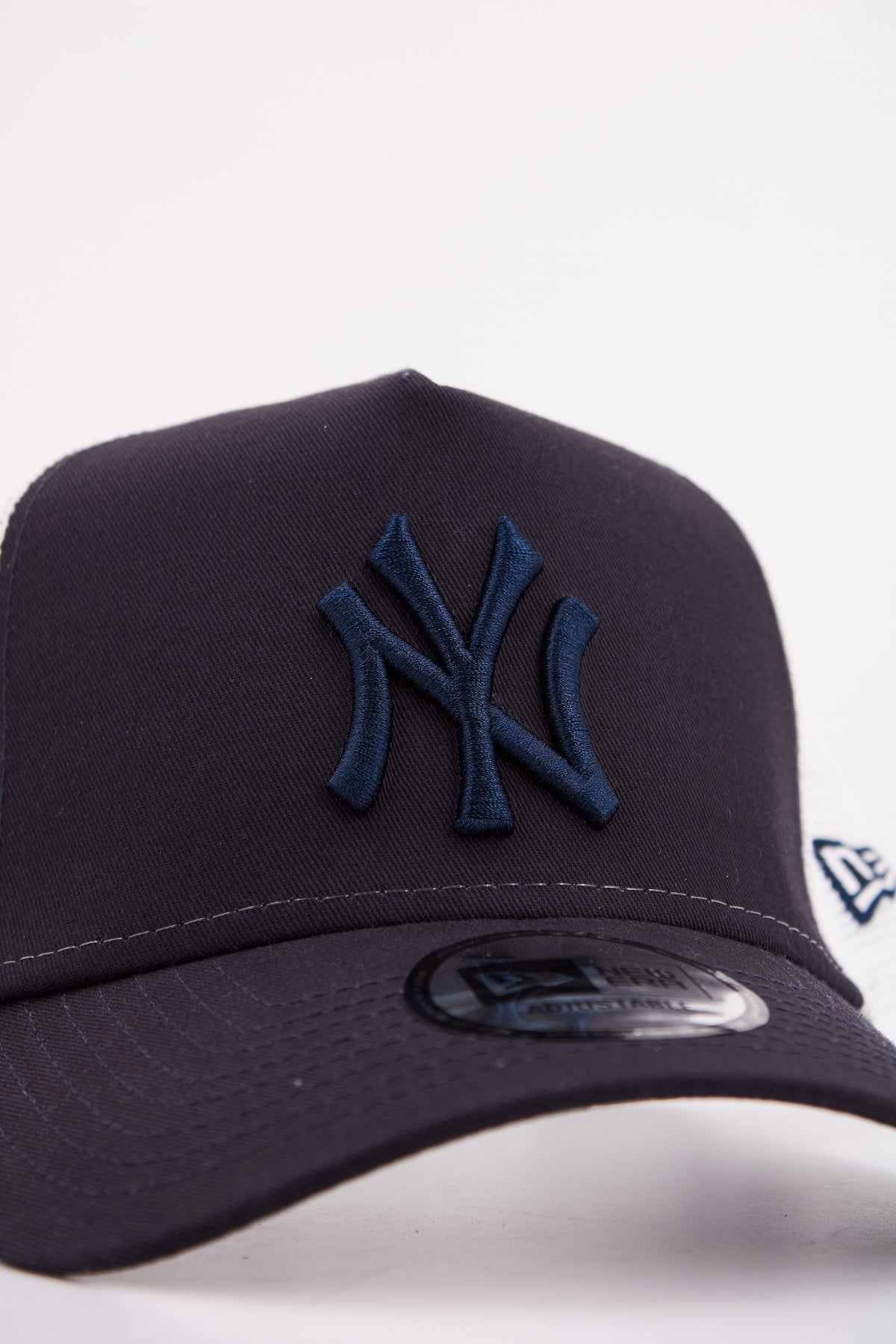 NEW ERA LEAGUE ESS TRUCKER en color AZUL  (4)