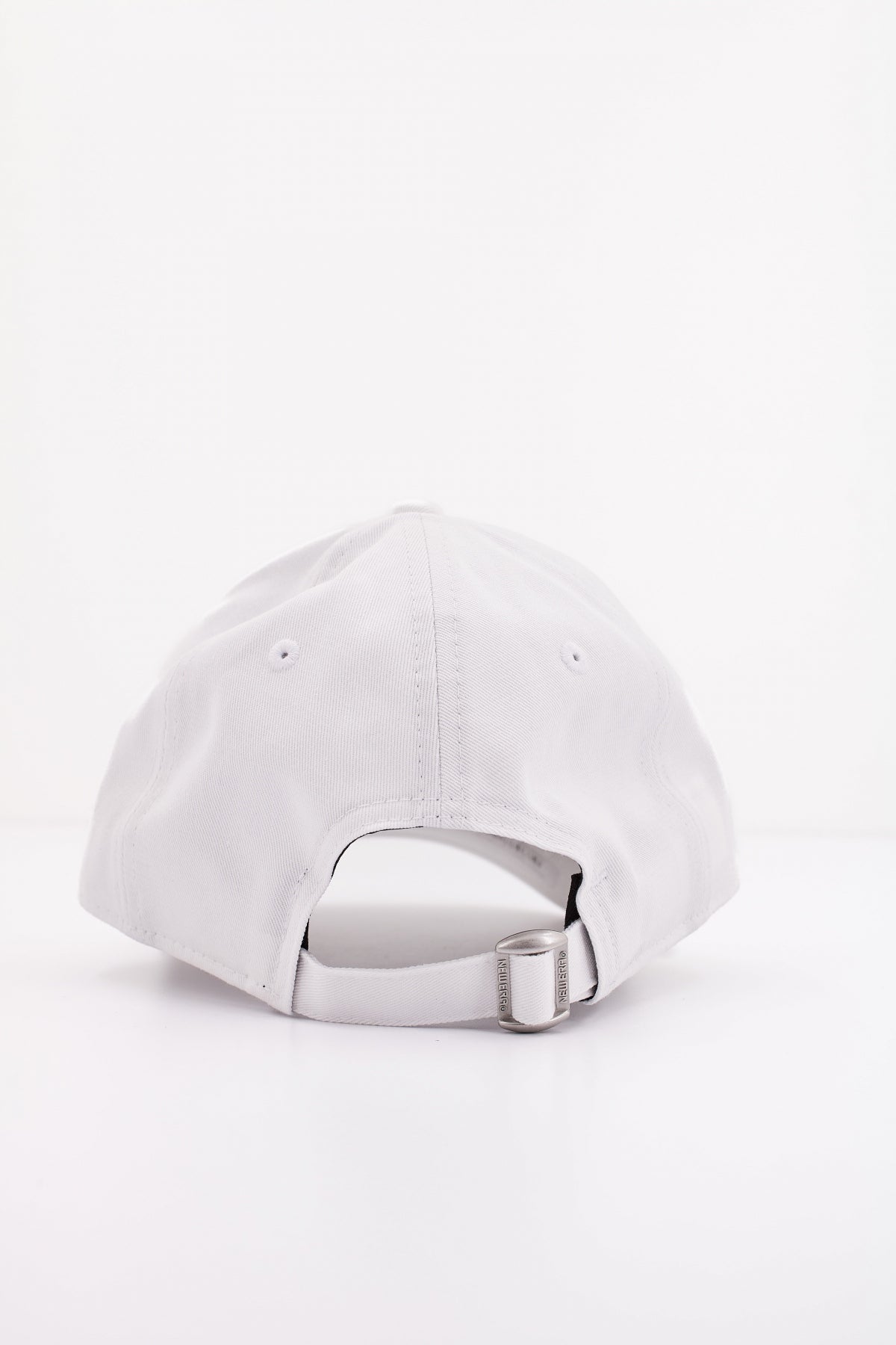NEW ERA FEMALE METALLIC LOGO FO en color BLANCO  (3)