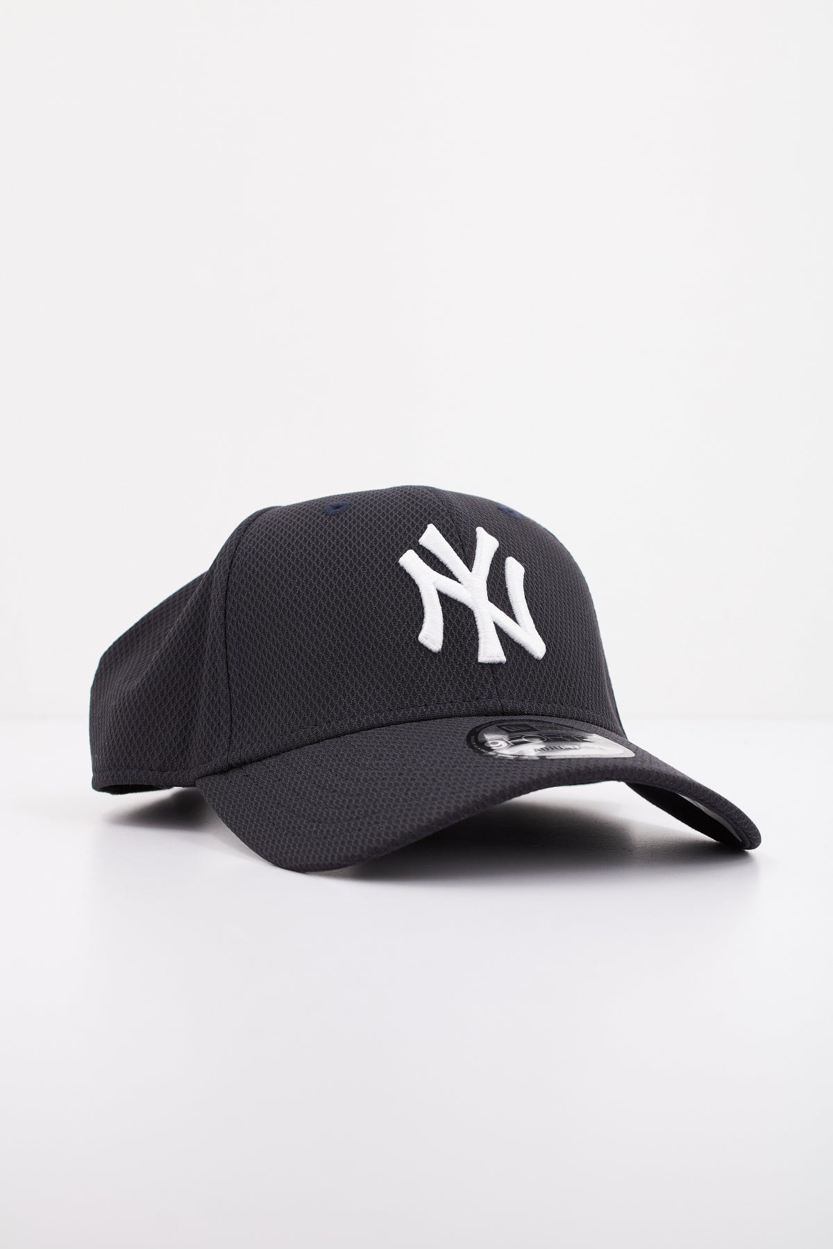 NEW ERA  DIAMND ERA ESS en color NEGRO  (2)