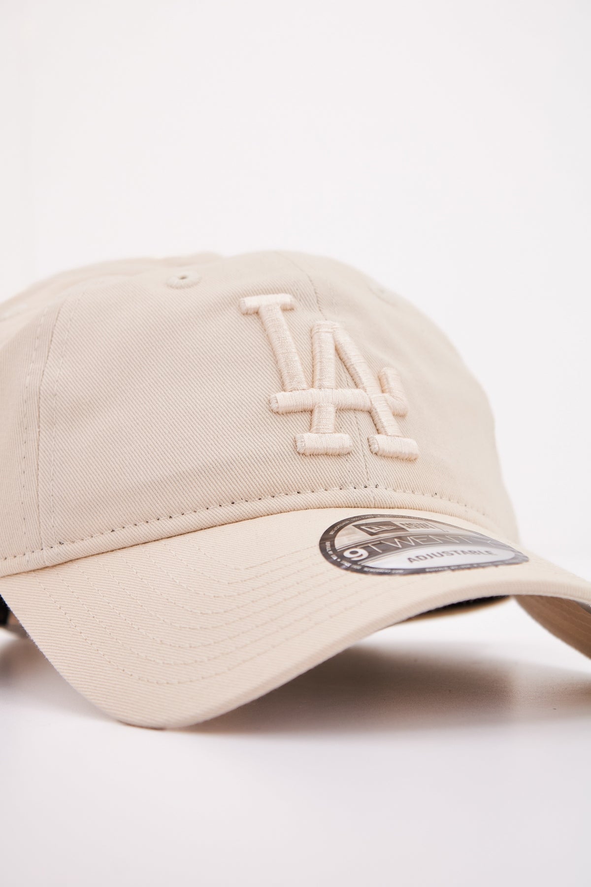 NEW ERA NOS LEAGUE ESS en color BEIS  (4)