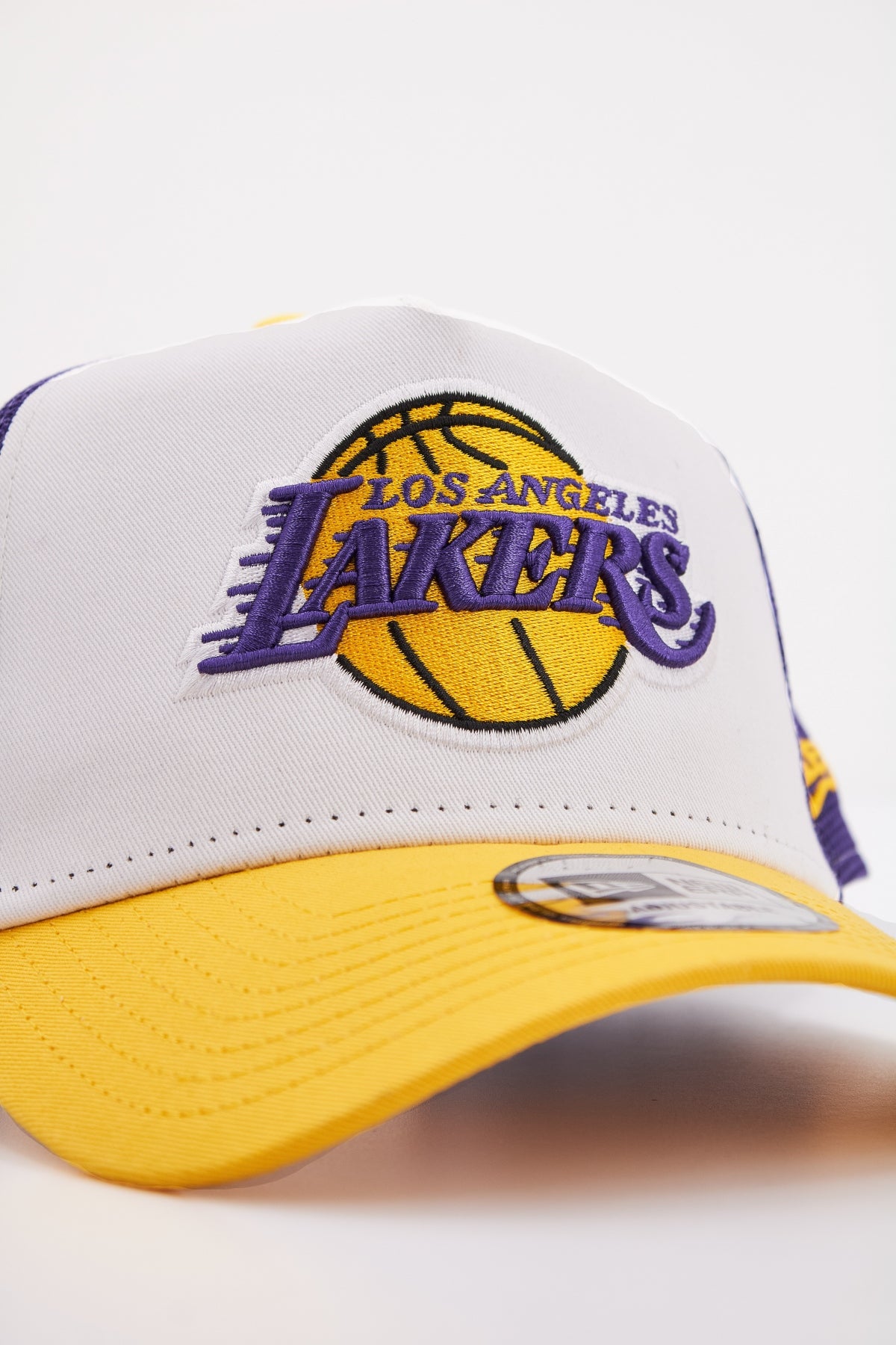 NEW ERA LOS ANGELES LAKERS en color BLANCO  (4)