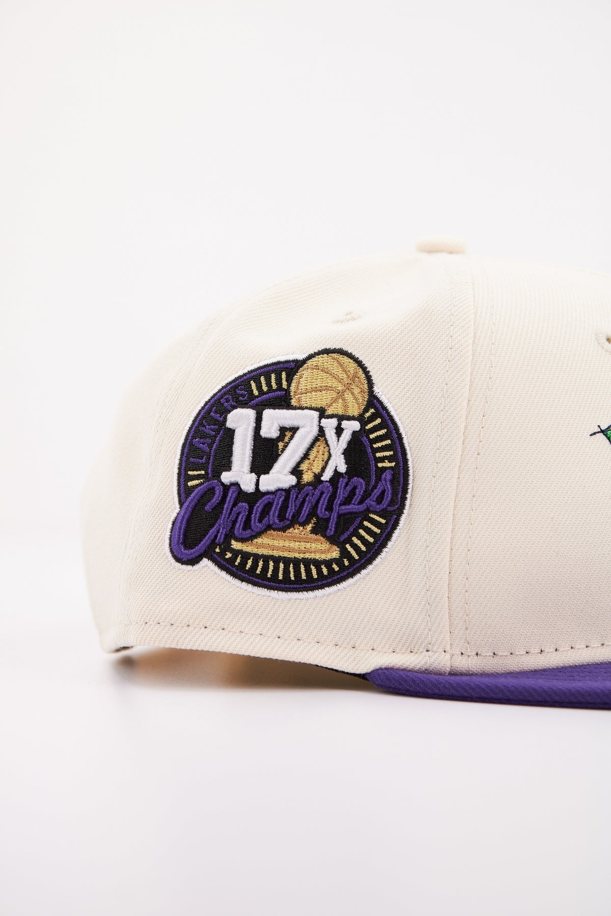 NEW ERA  NBA FLORAL FIFTY LOSLAK en color BEIS  (4)