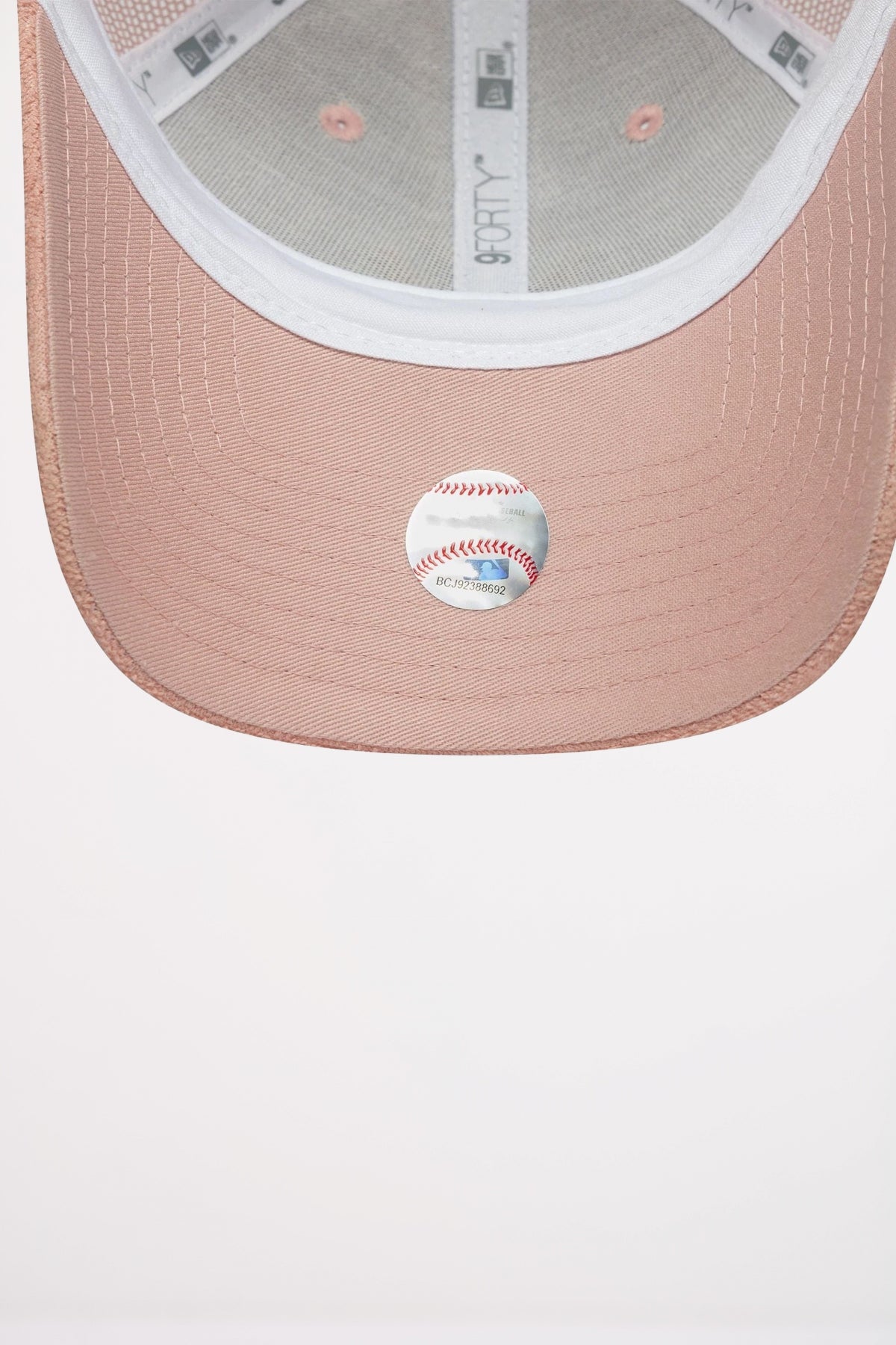 NEW ERA NEW YORK YANKEES WOMENS FABRIC PASTEL PINK FORTY TRUCKER ADJUST en color ROSA  (5)