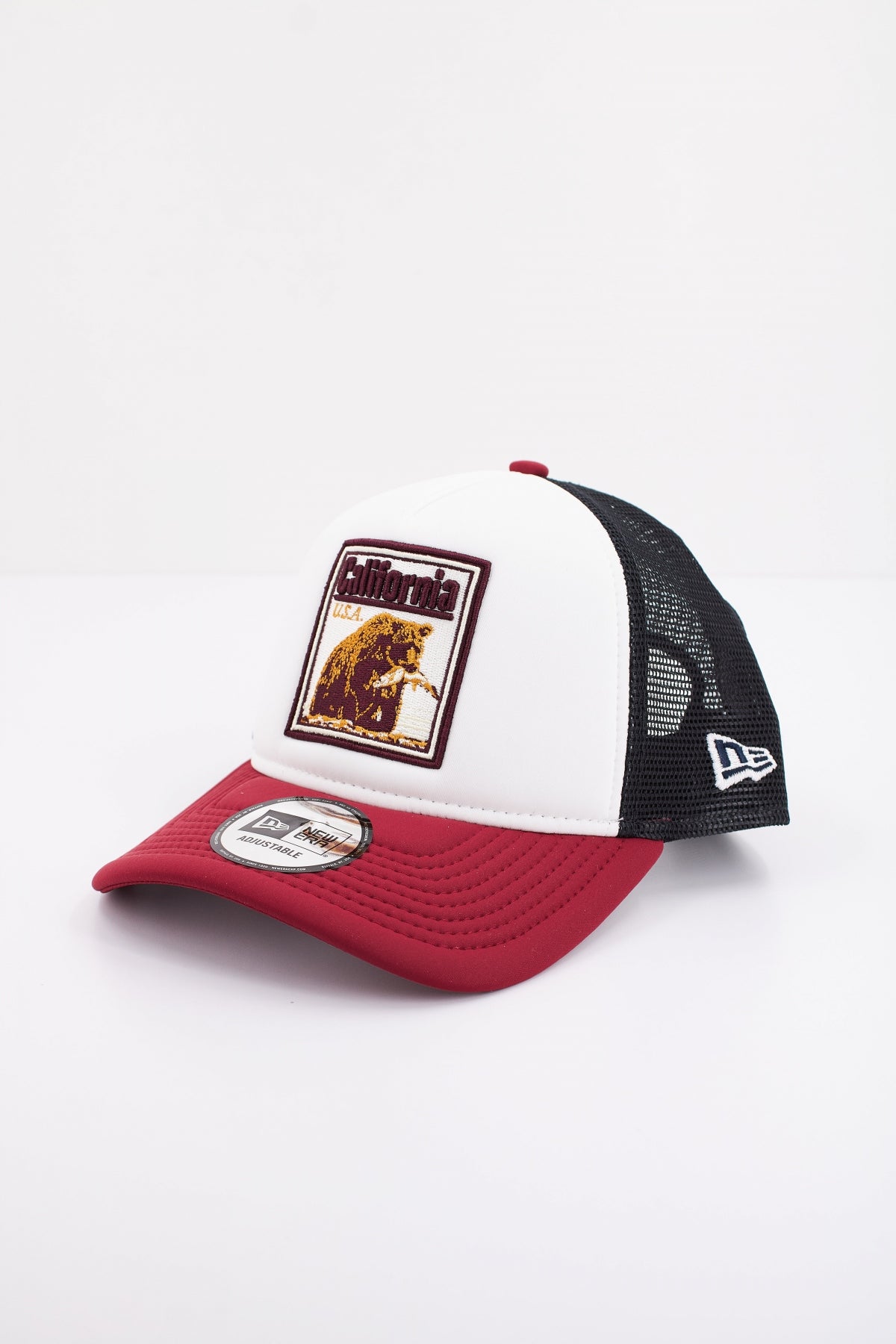 NEW ERA GRAPHIC PATCH TRUCKER en color BLANCO  (1)