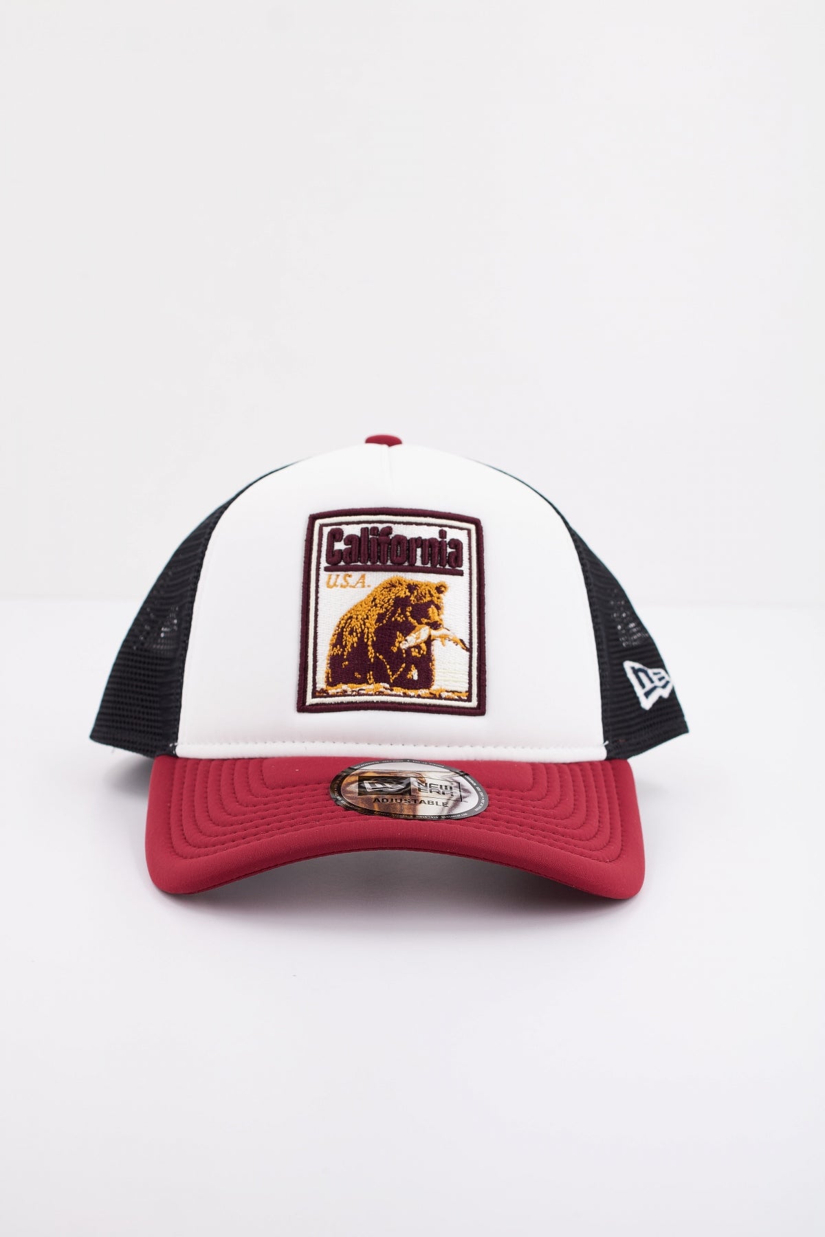 NEW ERA GRAPHIC PATCH TRUCKER en color BLANCO  (2)