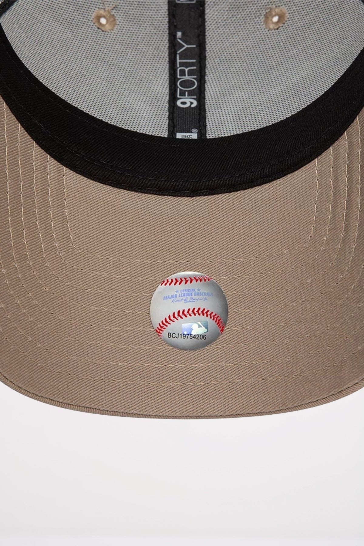 NEW ERA NEW YORK YANKEES LEAGUE ESSENTIAL PASTEL BROWN FORTY en color MARRON  (4)