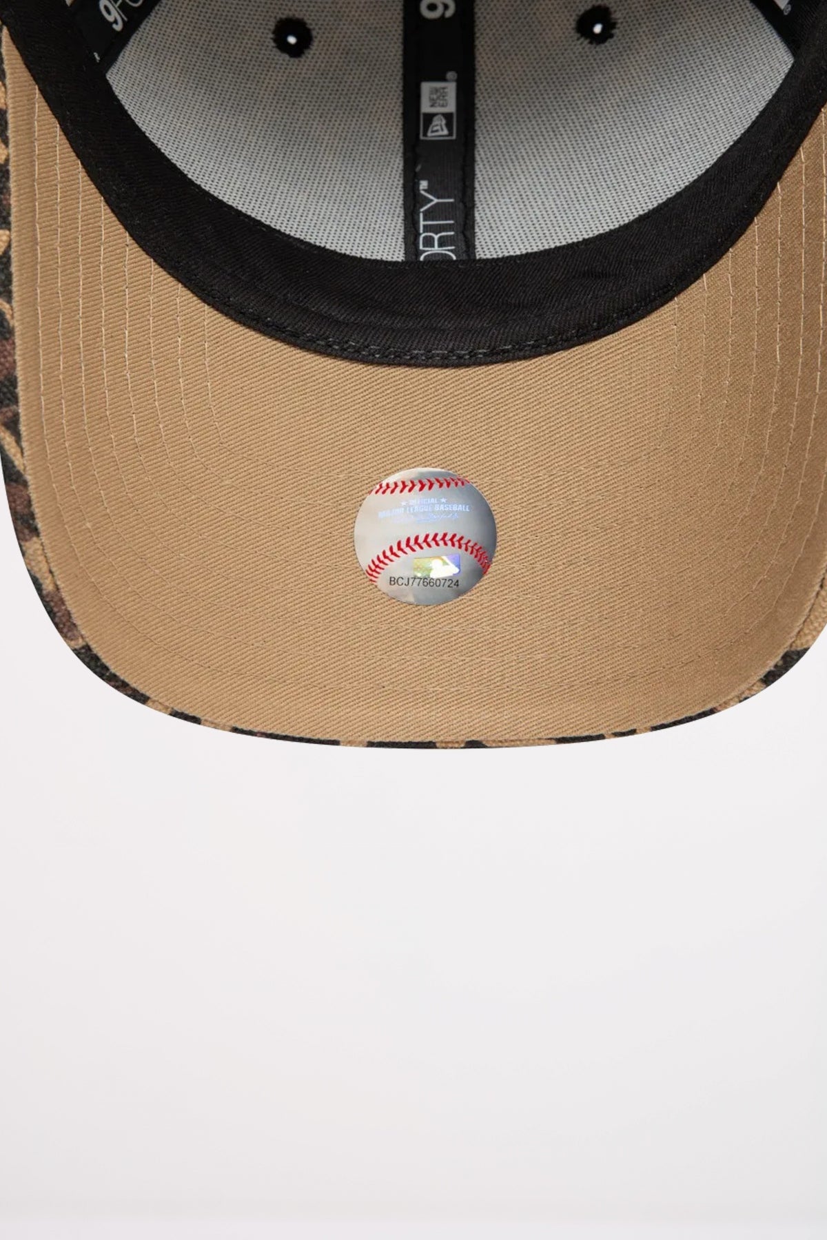 NEW ERA WMNS LEOPARD FORTY NEYY en color ANIMAL PRINT  (5)