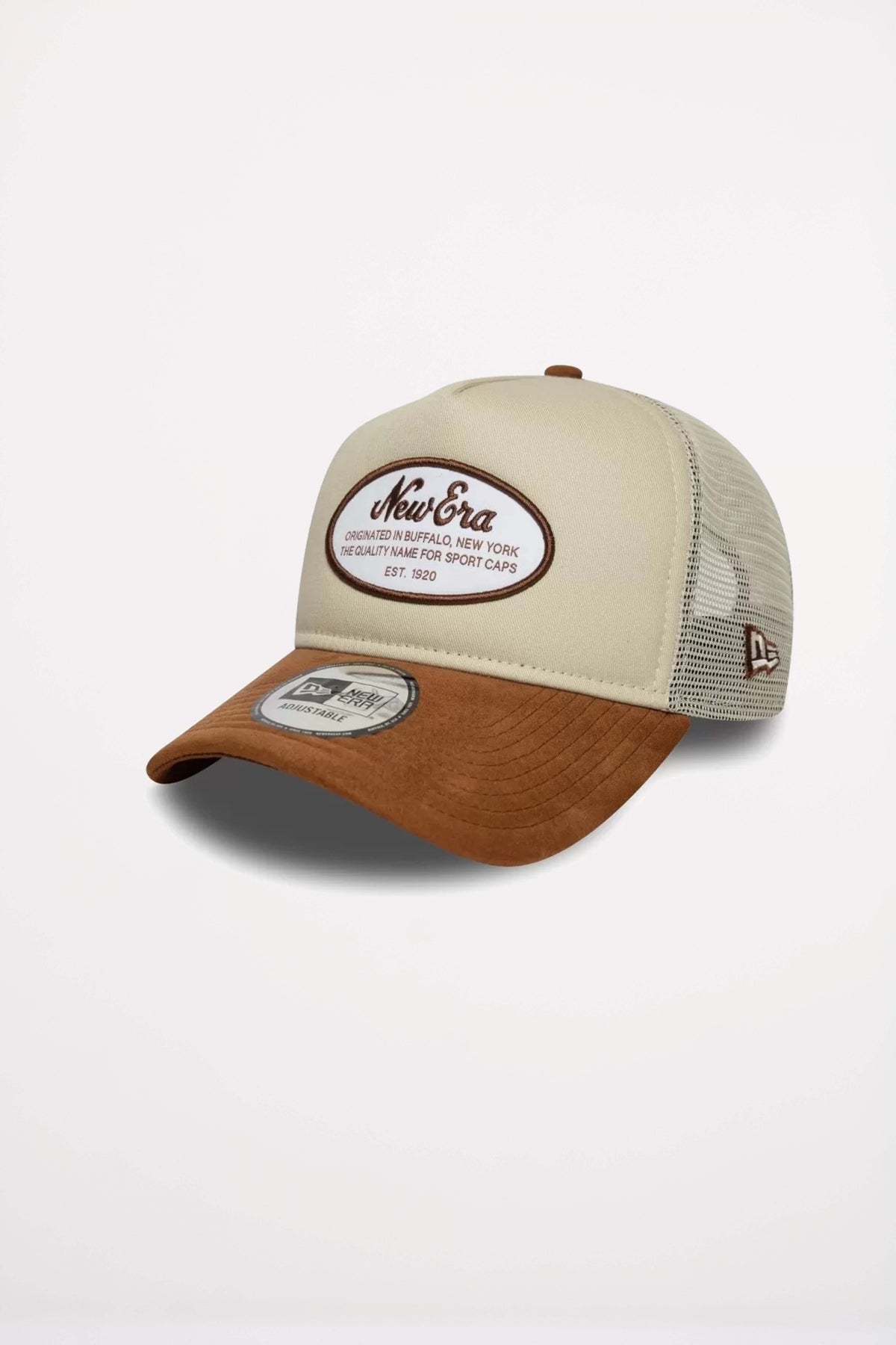 NEW ERA CASQUETTE OVAL PATCH SUEDE TRUCKER en color BEIS  (1)