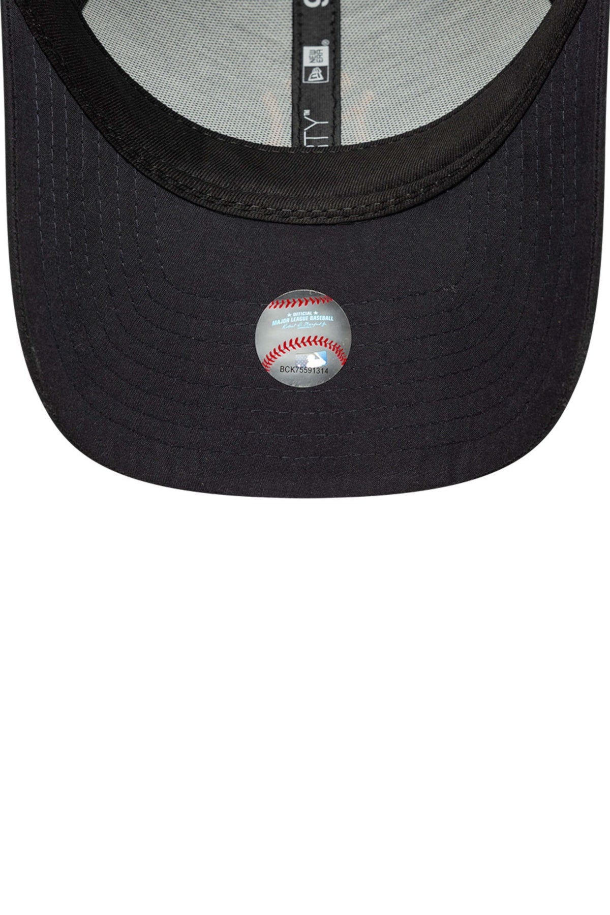NEW ERA HOMEFIELD  TRUKR en color NEGRO  (4)