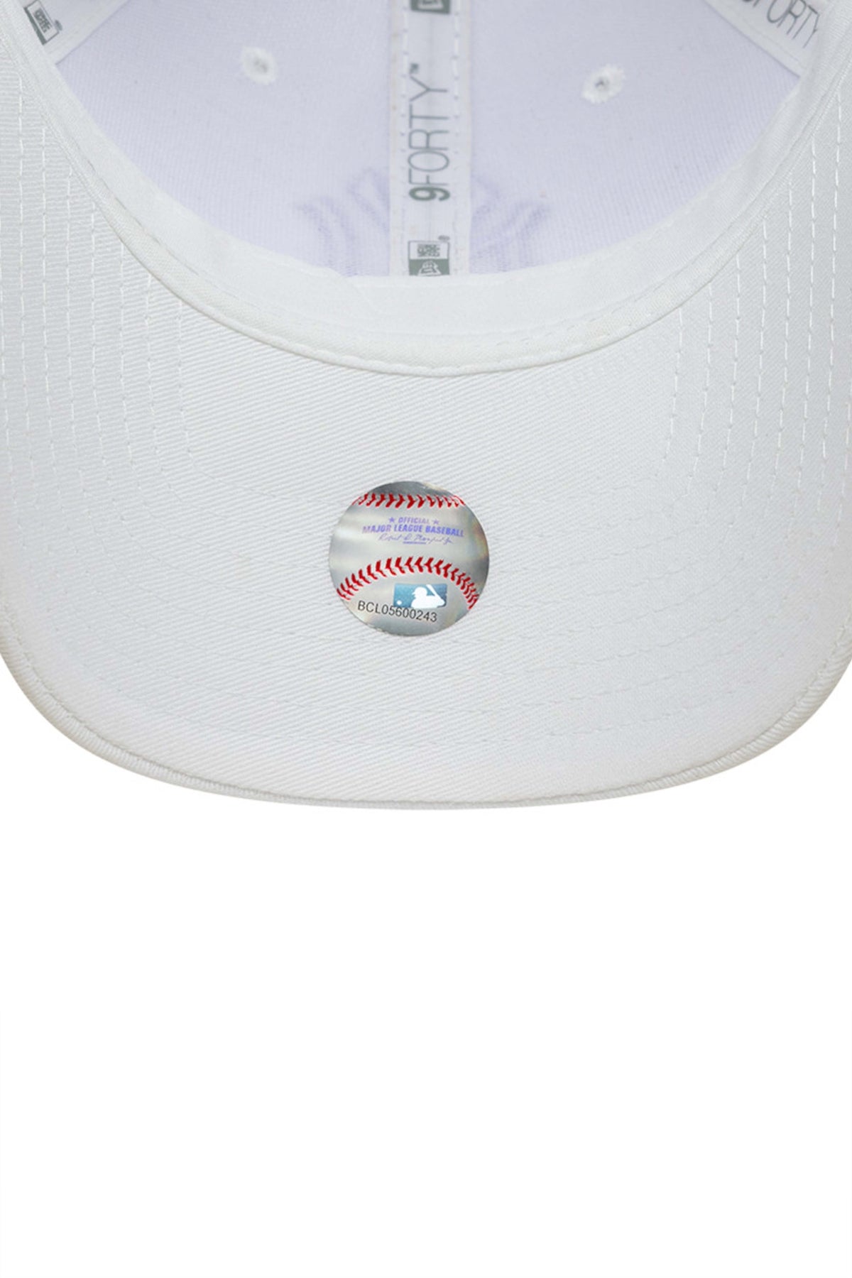 NEW ERA WMNS LEAGUE ESS  en color VIOLETA  (4)