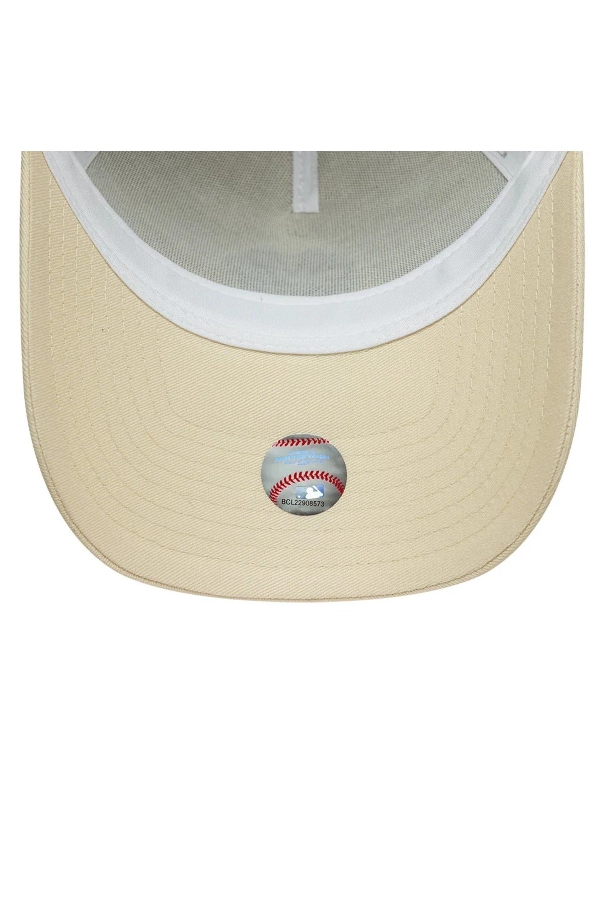 NEW ERA OUTLINE EF TRUCKER NEYYAN en color BEIS  (4)