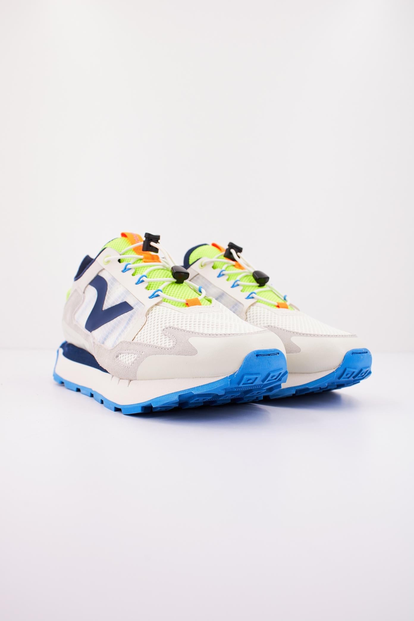 VICTORIA WING TECH - MOUNTAIN en color BLANCO  (2)