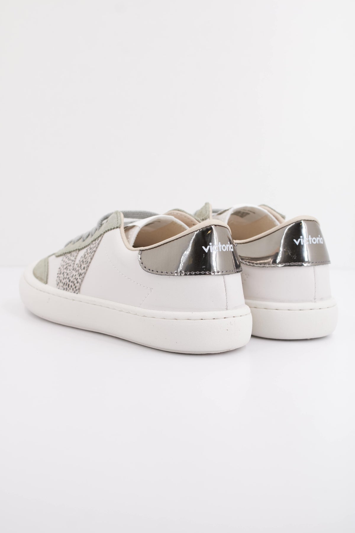 VICTORIA OLMO BAREFOOT EFECTO PIEL en color VERDE  (4)