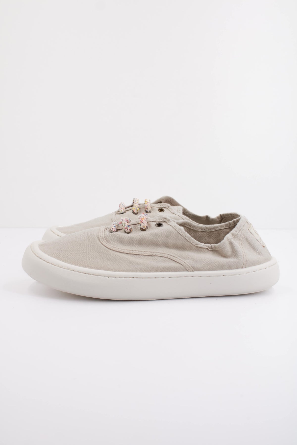 VICTORIA OLMO BAREFOOT en color BLANCO  (1)