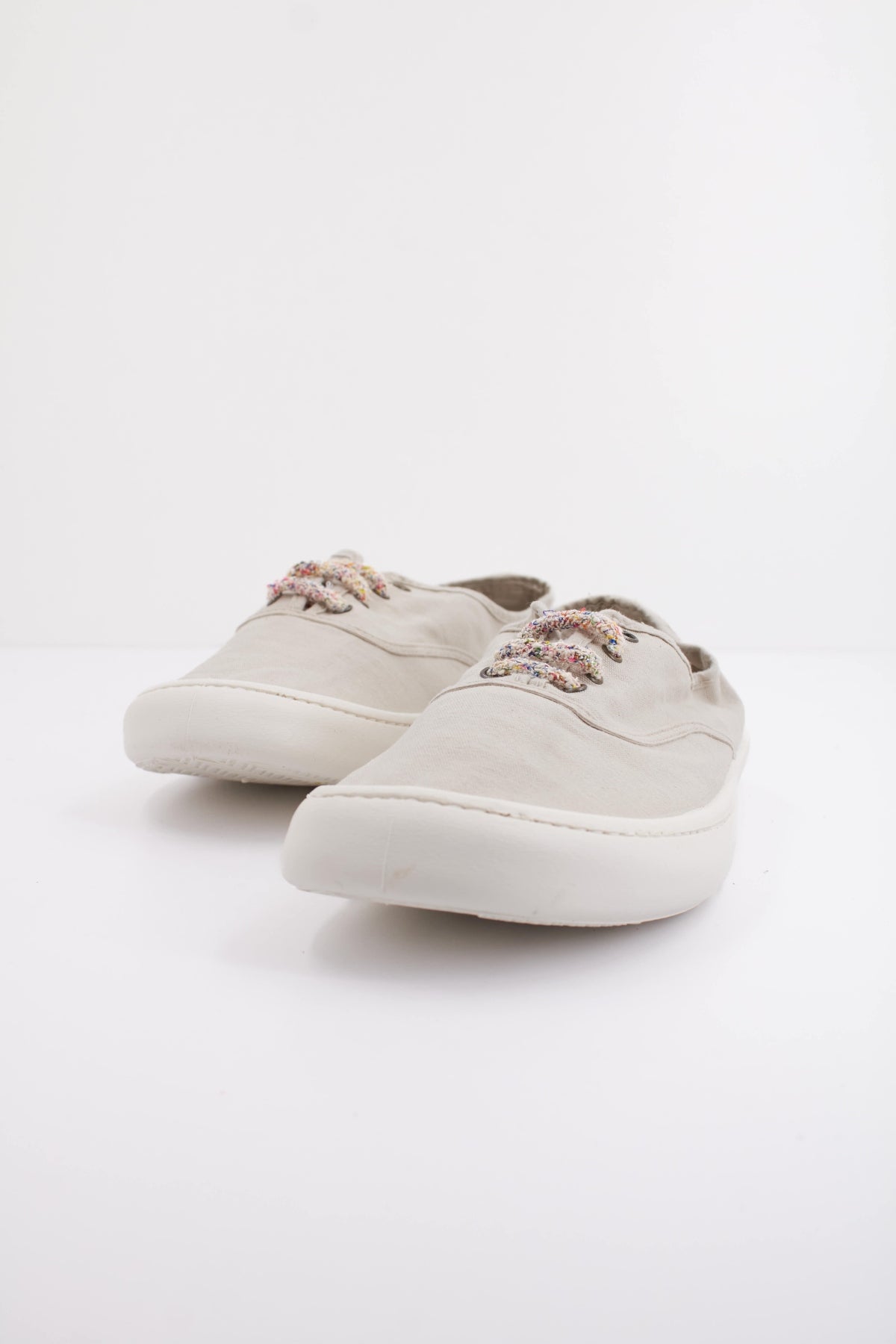 VICTORIA OLMO BAREFOOT en color BLANCO  (2)
