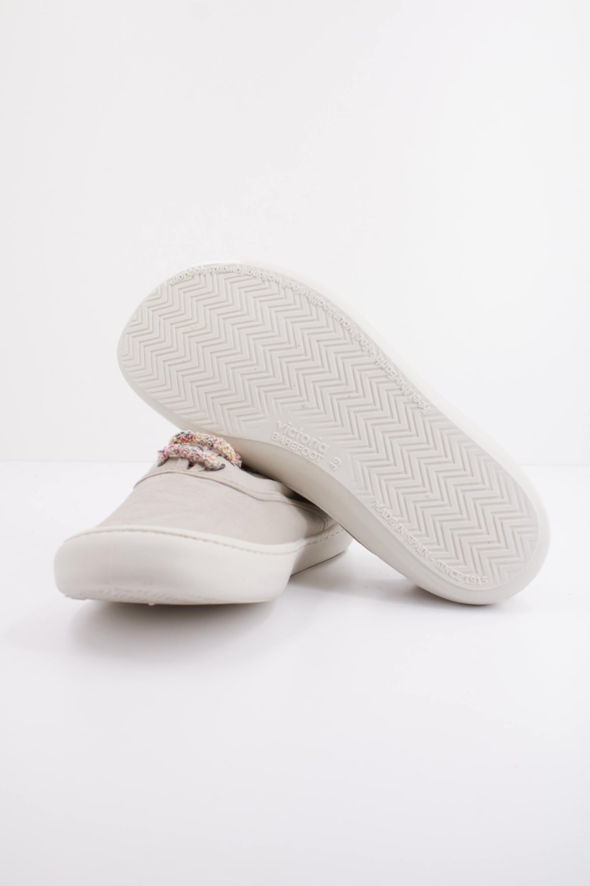VICTORIA OLMO BAREFOOT en color BLANCO  (5)