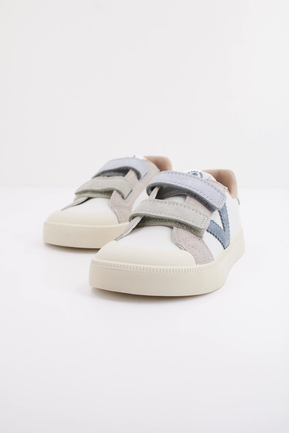 VICTORIA OLIVER BAREFOOT en color AZUL  (2)