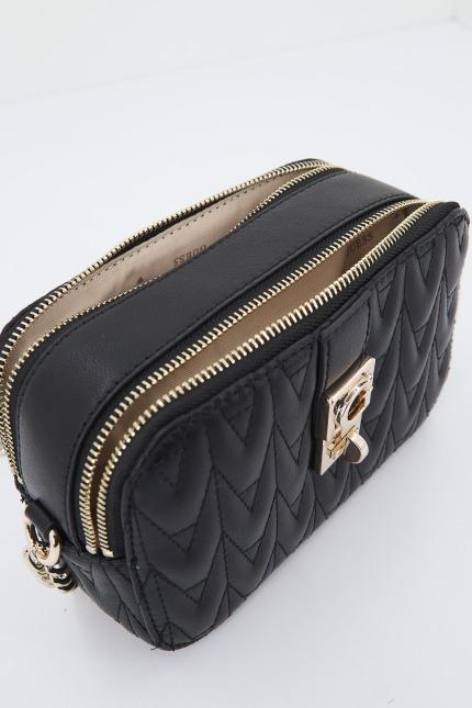 GUESS HWQG  REGILLA CAMARA BAG en color NEGRO  (3)