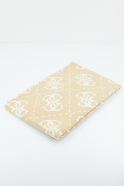 GUESS POL SCARF en color BEIS  (2)